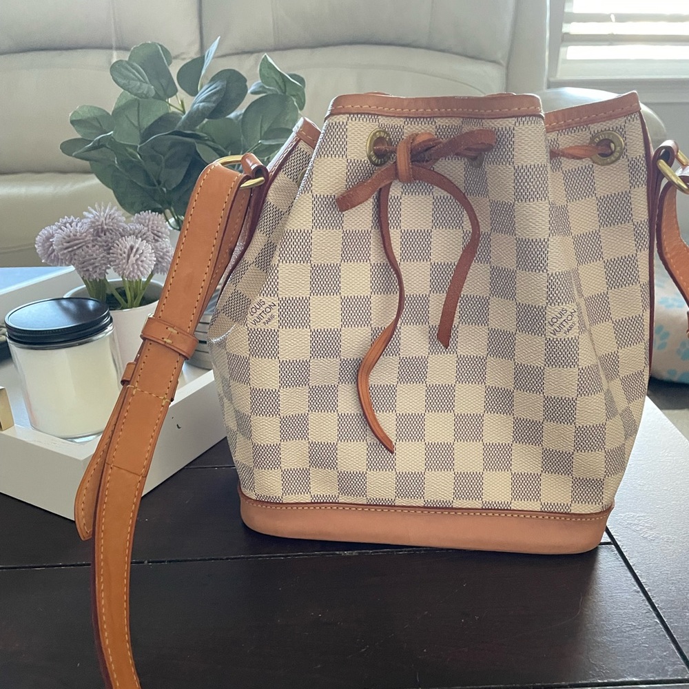 SOLD - Louis Vuitton Noebb